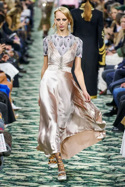 Look 10